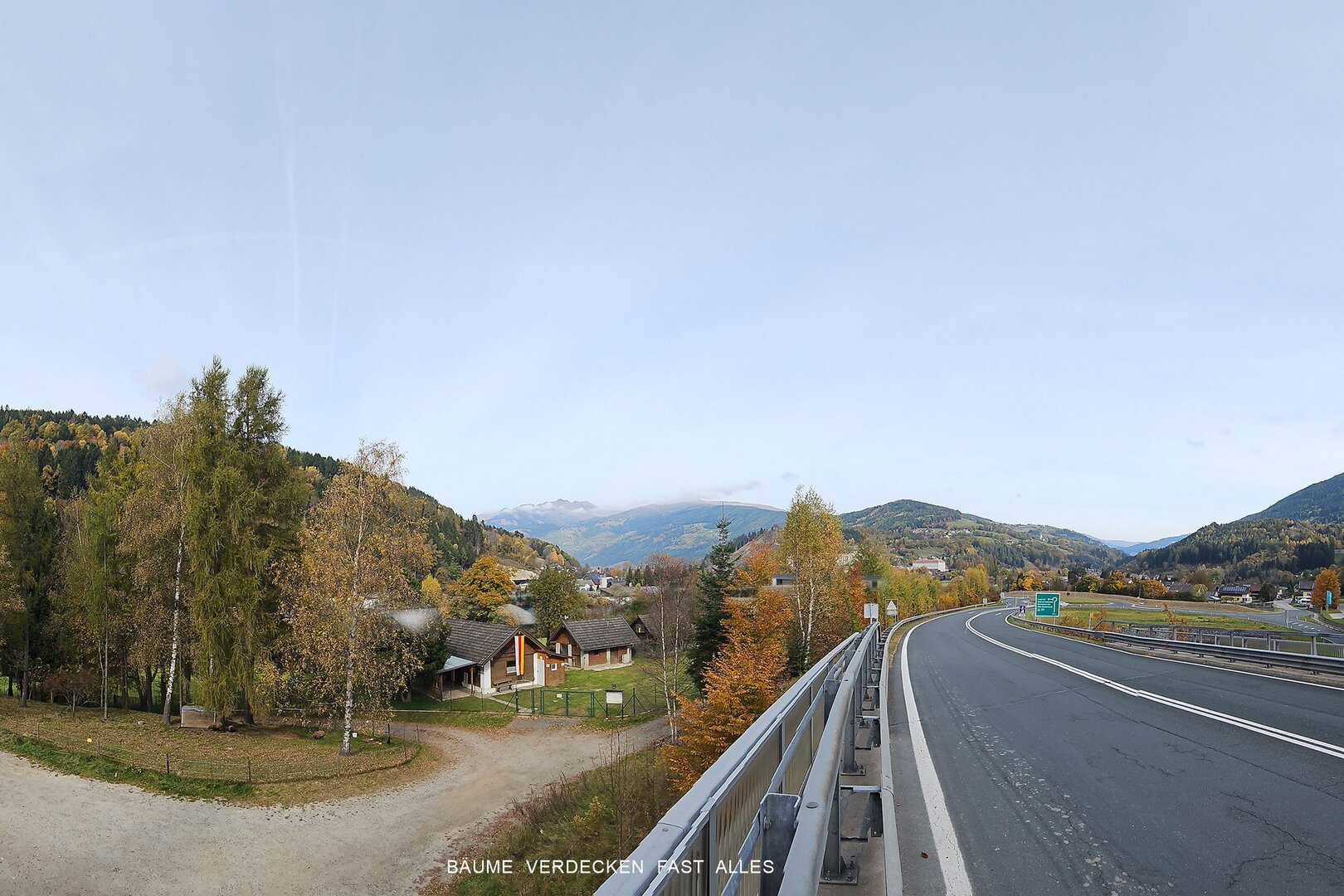 H2 Forschungszentrum nach Abschluss der Baumaßnahmen © DI Helmut Wackenreuther – GEOS Consulting ZT GmbH Das H2 Forschungszentrum nach Abschluss der Baumaßnahmen. Sicht von der Autobahnabfahrt A 10 Tauernautobahn. Ein großes modernes Gebäude.
