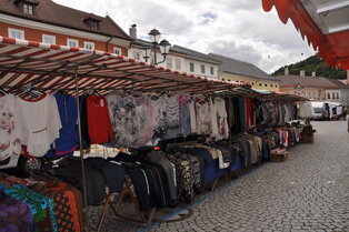 Verkaufsstand mit Kleidung