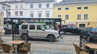 Hauptplatz Gmünd Blick auf die Bushaltestelle