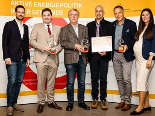 Eine Abordnung der Stadtgemeinde Gmünd mit der Auszeichnung im Rahmen des e5 Programmes